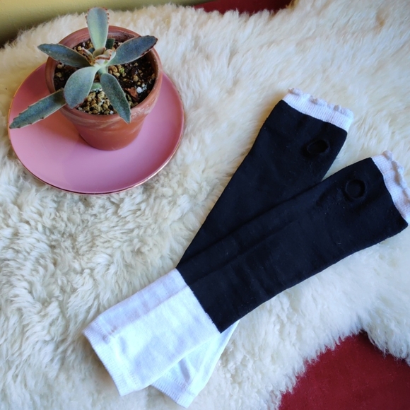 5/$25 ๐ Black & White Gloves / Sleeves - Picture 1 of 5